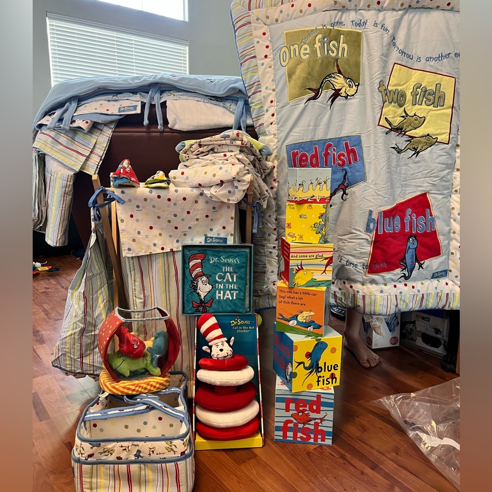 Dr.Seuss One Fish, Two Fish crib bedding set